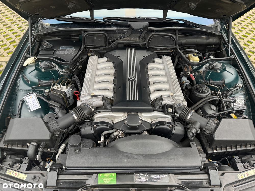 BMW Seria 7 750i - 32
