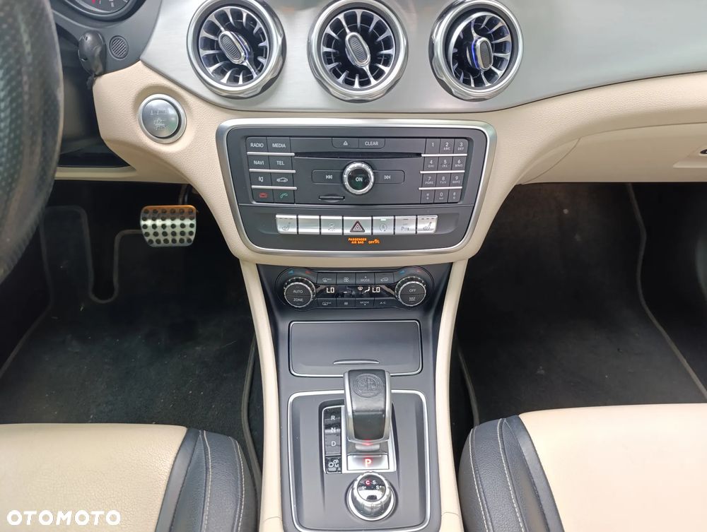 Mercedes-Benz GLA AMG 45 4-Matic - 16