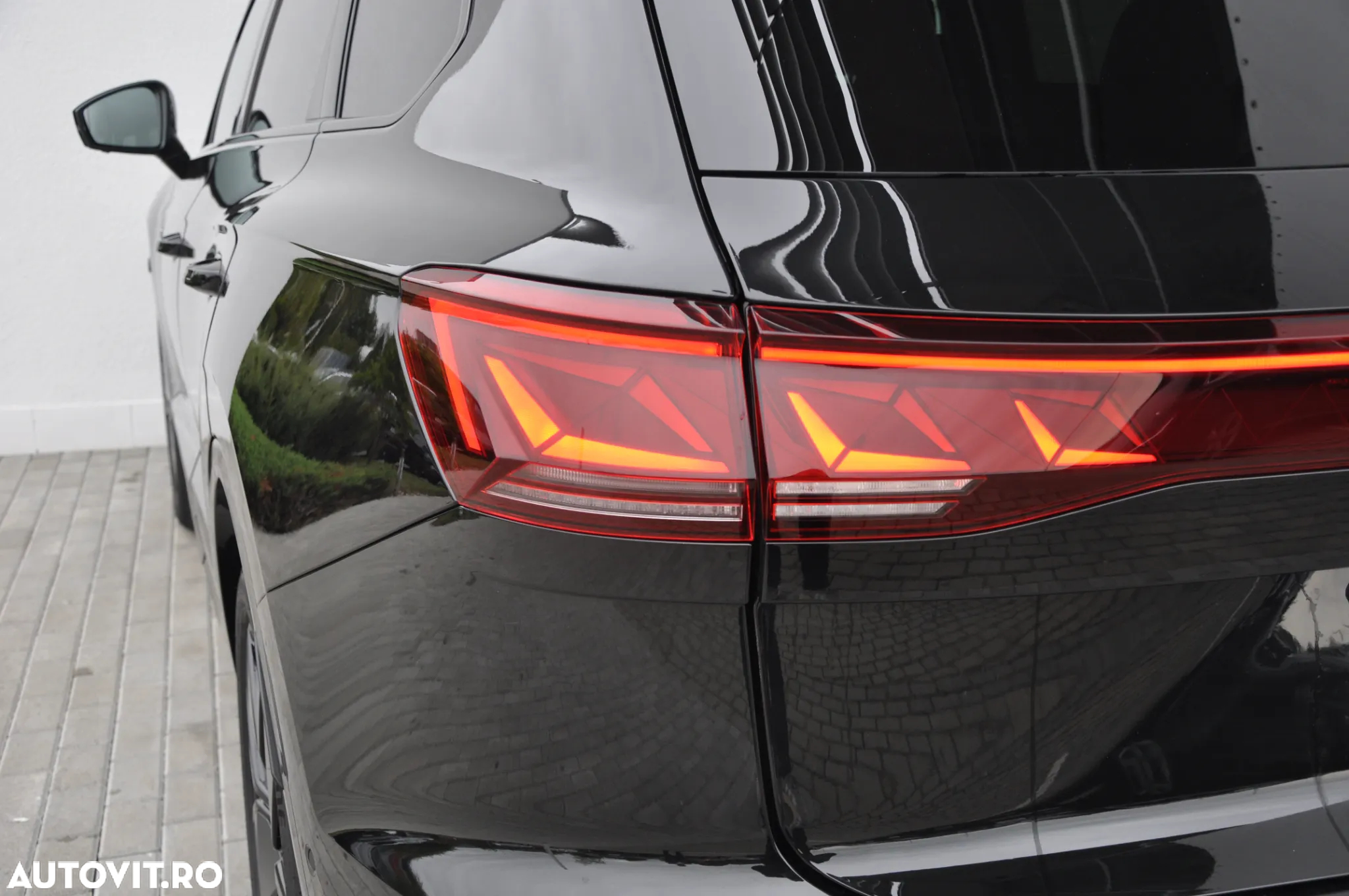 Volkswagen Touareg V6 TDI 4MOTION R-Line - 4
