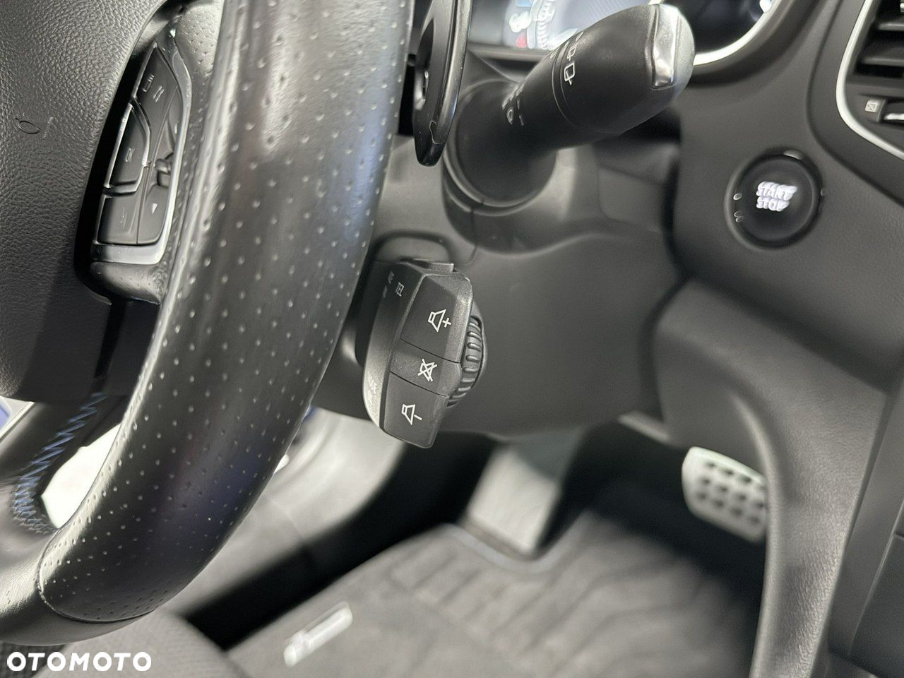 Renault Megane ENERGY TCe 205 EDC GT - 37
