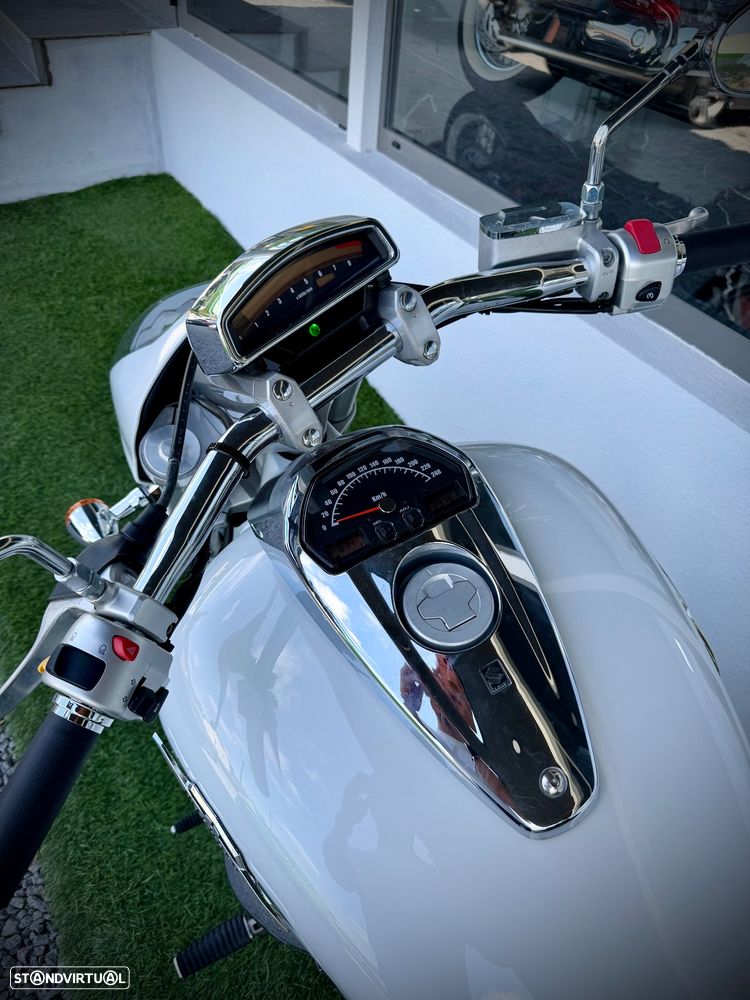 Suzuki Intruder M1800 R - 9