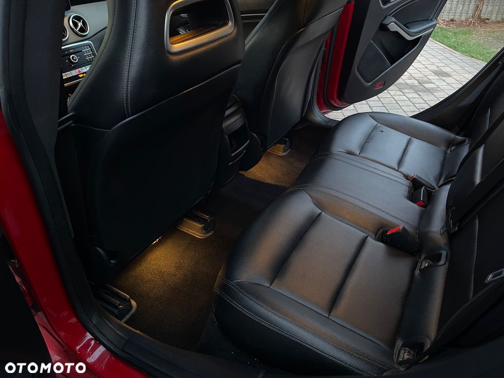 Mercedes-Benz CLA 250 7G-DCT Peak Edition - 14