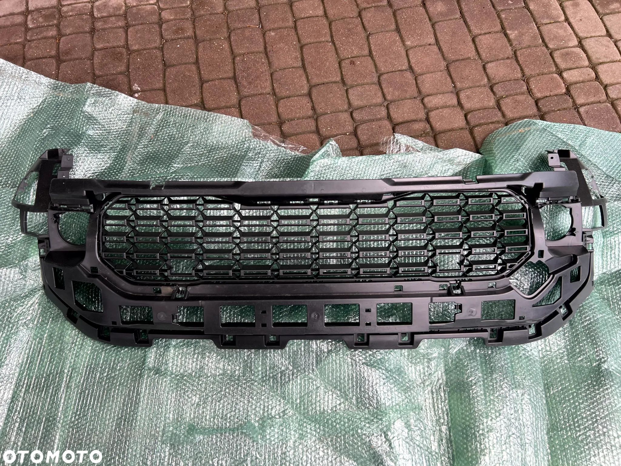 DACIA SANDERO III 2024- ATRAPA ZDERZAKA PRZEDNIEGO KRATKA GRILL NOWY ORYGINAŁ 620263520R - 1