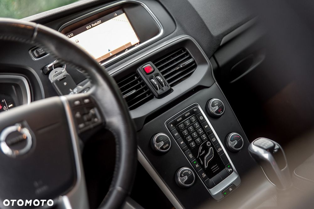 Volvo V40 D2 Drive-E Momentum - 17