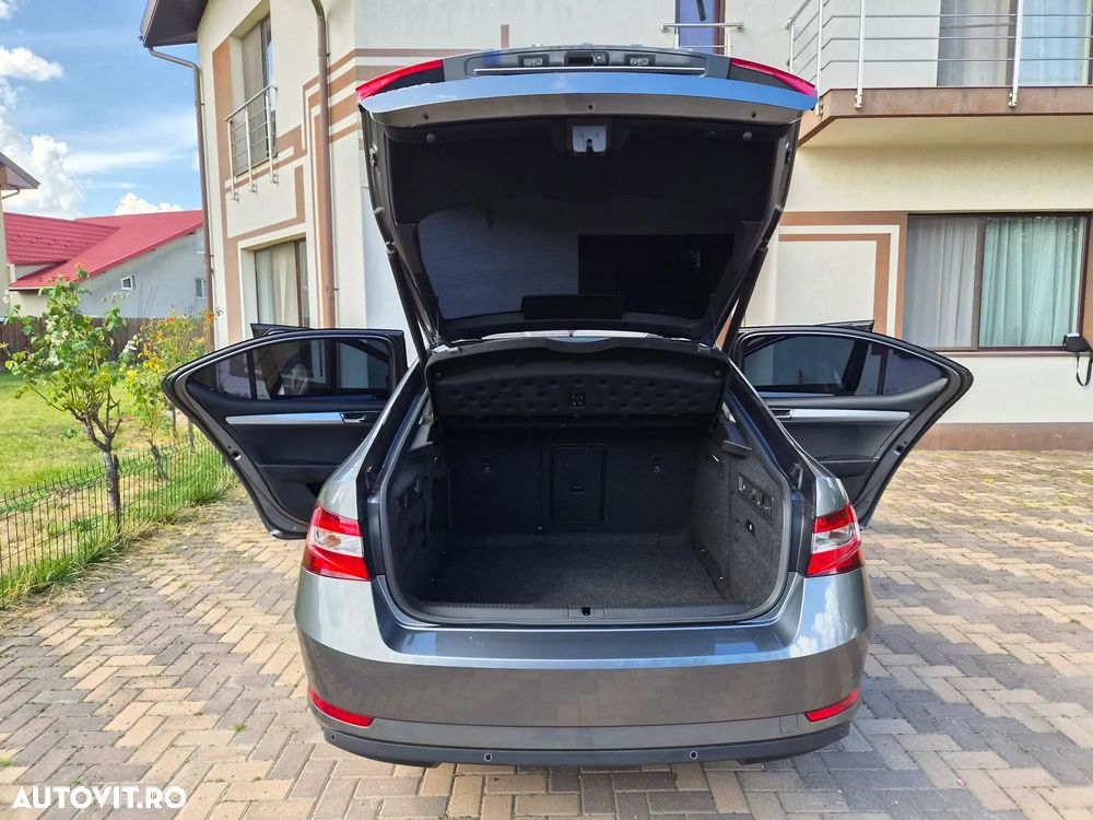 Skoda Superb 2.0 TDI DSG Ambition - 30