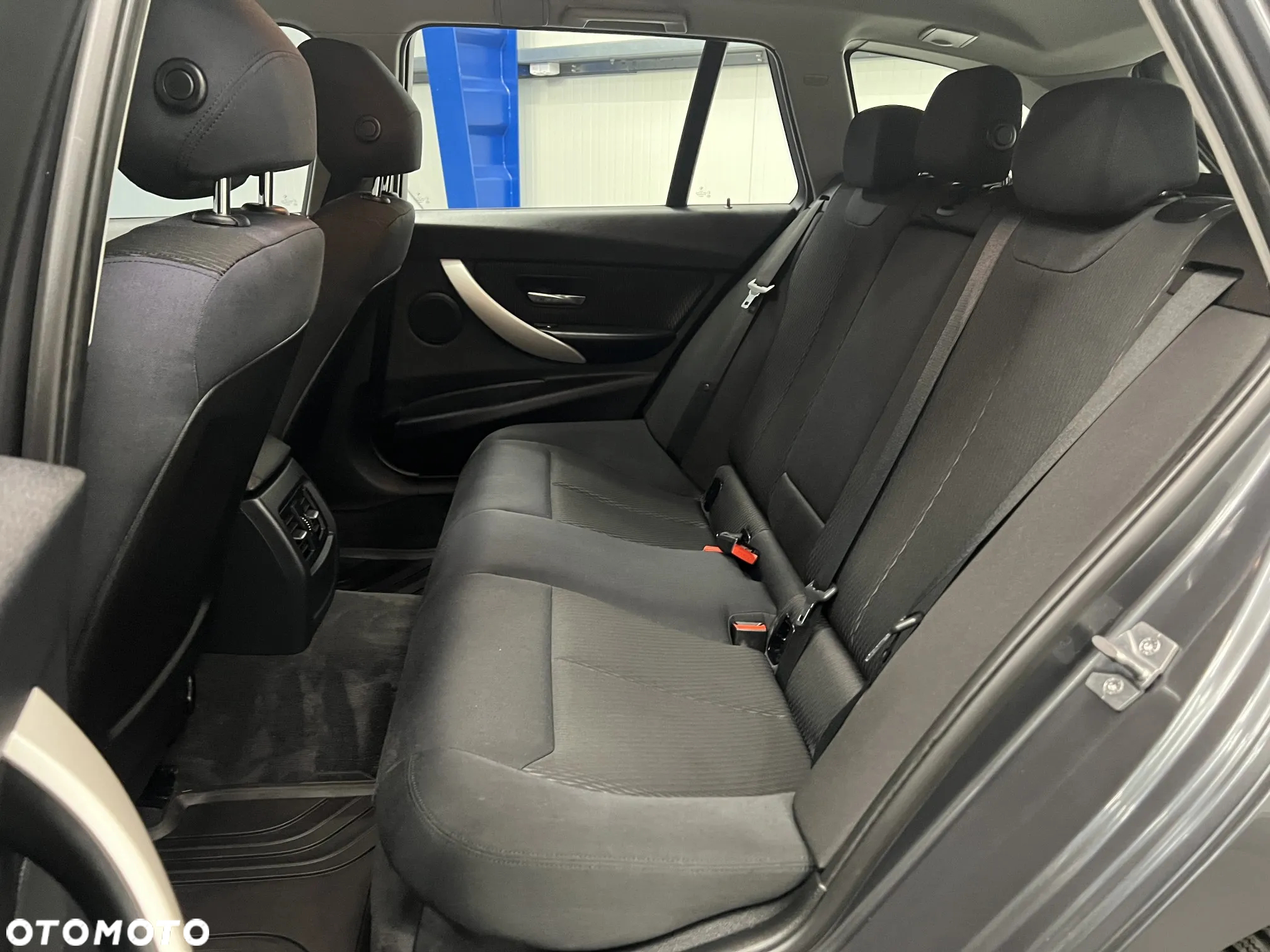BMW Seria 3 318d DPF Touring - 25