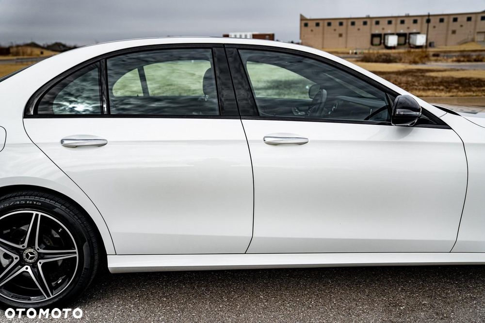 Mercedes-Benz Klasa E 300 9G-TRONIC Exclusive - 21