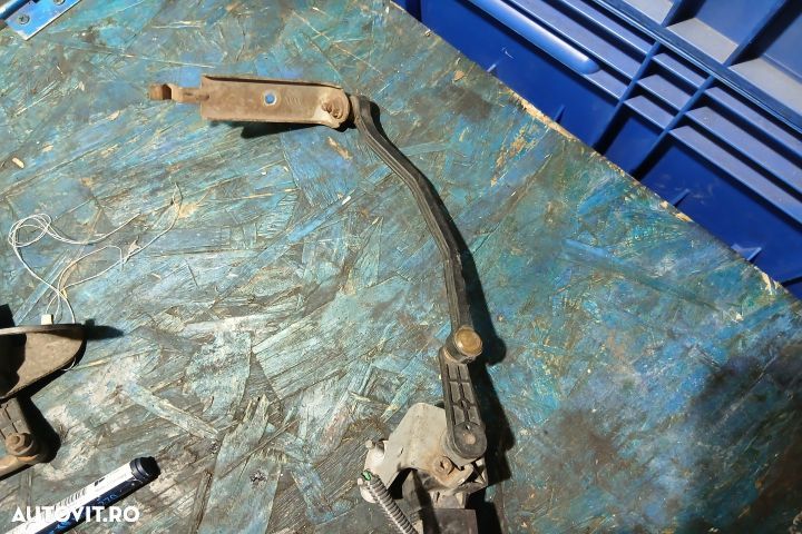 Senzor nivel xenon 6G9N-3C438-AD 6G9N-3C492-AA 6G9N-3C438-AD 6G9N-3C4 - 4