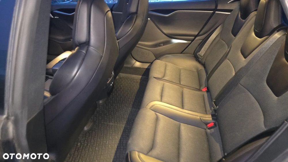 Tesla Model S - 14