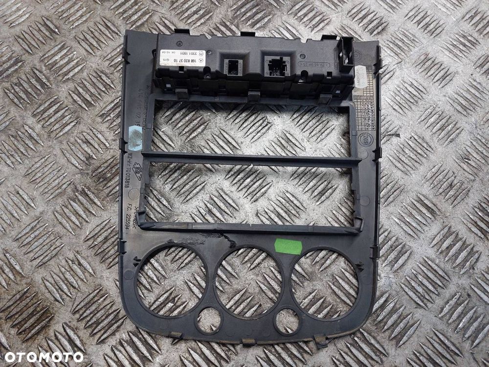 RAMKA KONSOLI ŚRODKOWA MERCEDES-BENZ W414 VANEO 1688203710 4146890239 - 3