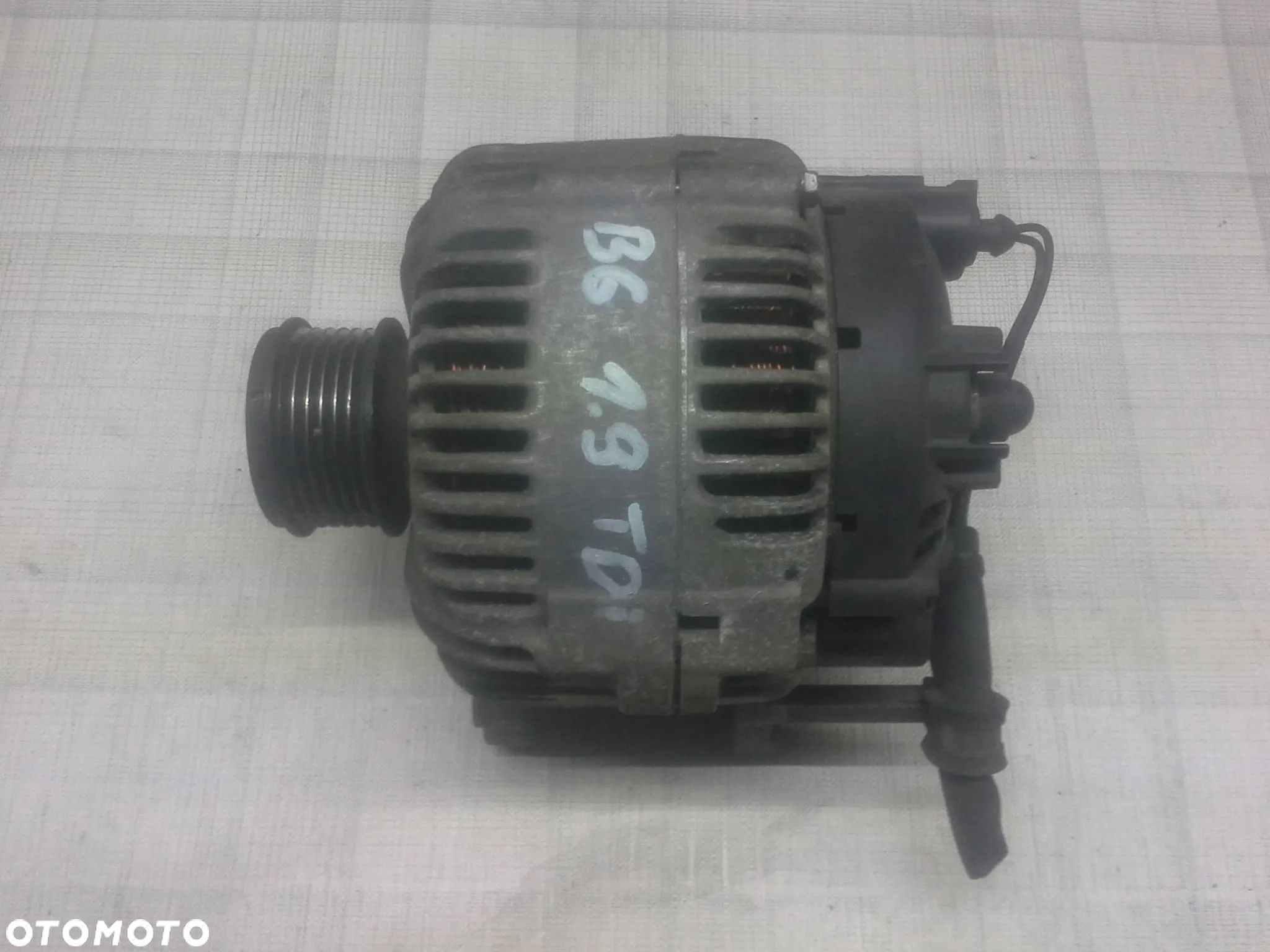 Volkswagen Passat B6 1.9 TDi alternator Valeo 180 Amper 021903026L  TG17C019 2542783C - 1