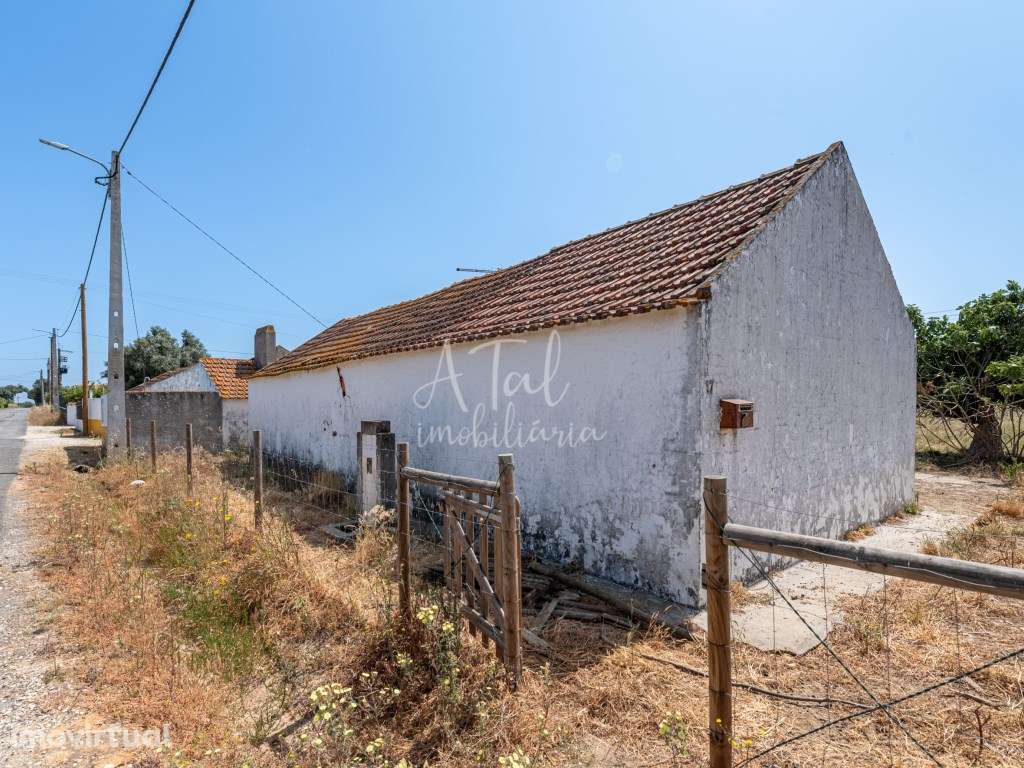 Moradia para recuperar em terreno urbano com1,2ha - Grande imagem: 3/23