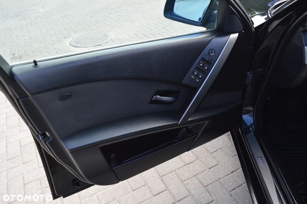 BMW Seria 5 525d - 11