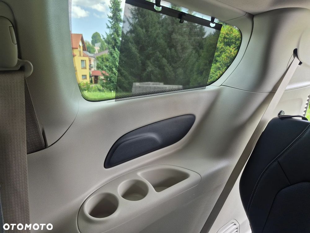 Chrysler Pacifica - 25