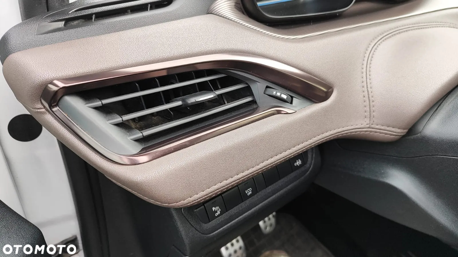 Peugeot 2008 1.6 e-HDi Allure S&S - 16