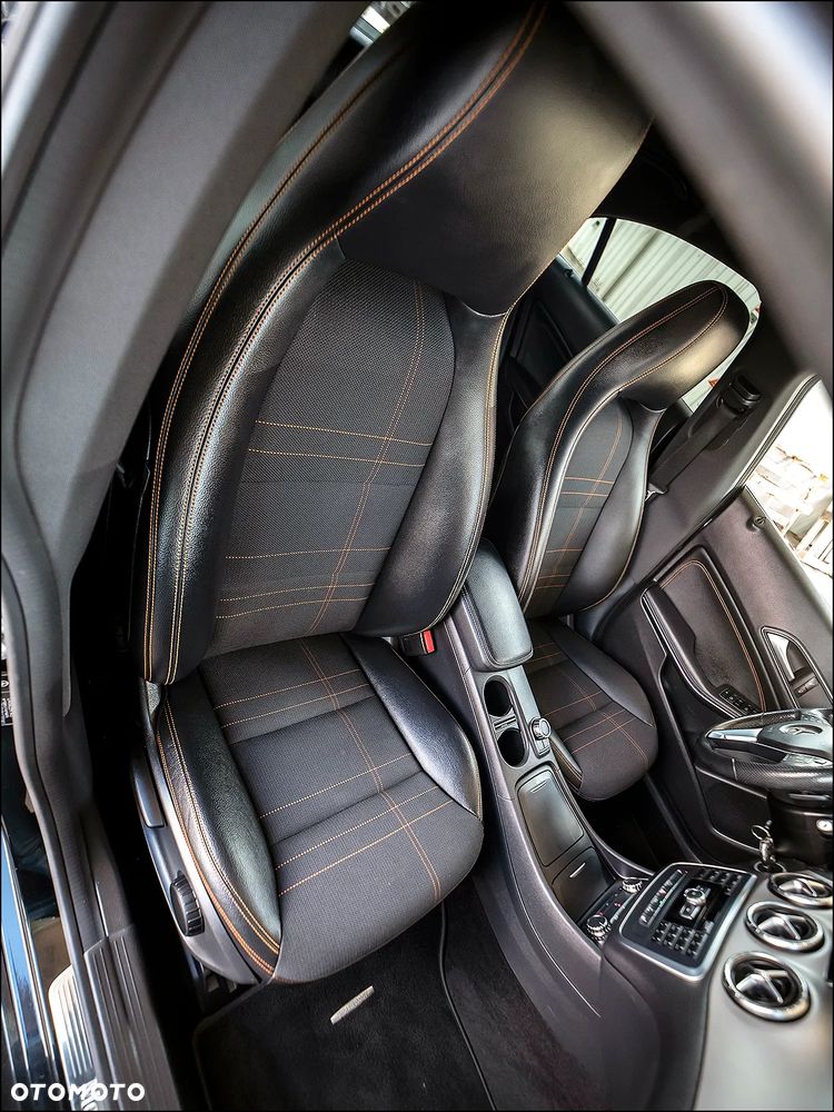 Mercedes-Benz CLA 180 7G-DCT Urban - 38