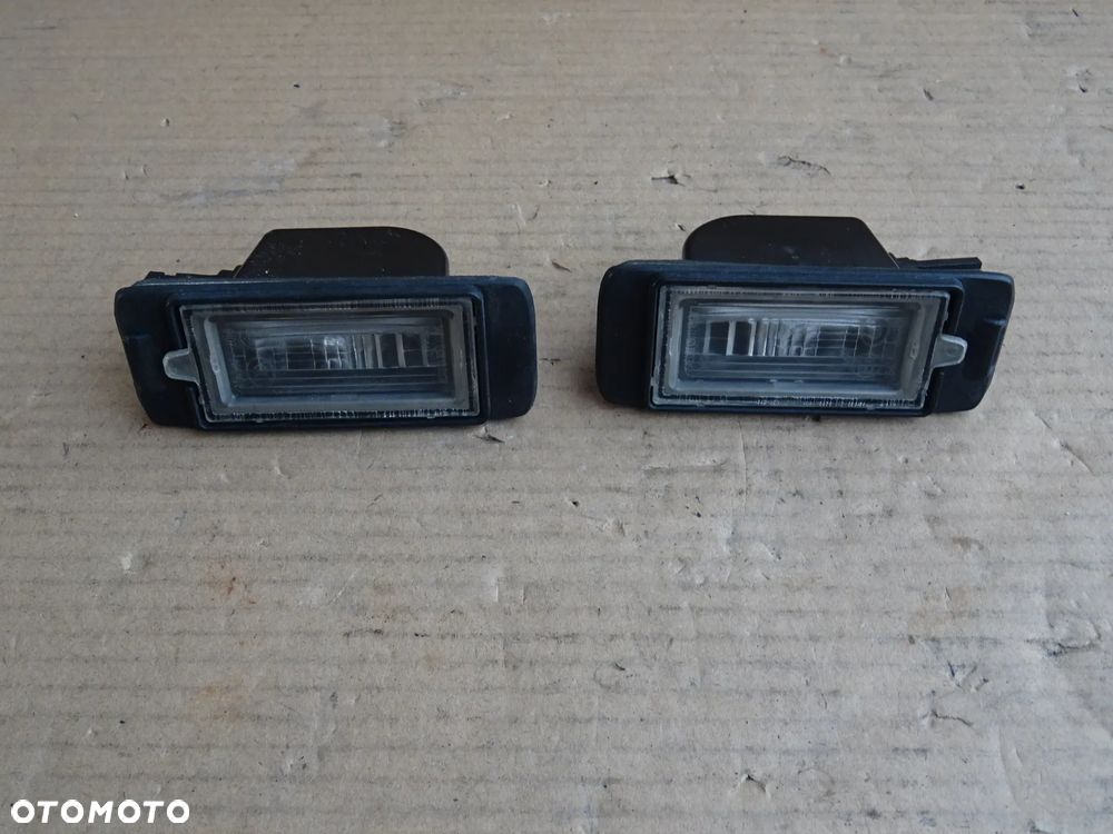 LAMPKA OŚWIETLENIE TABLICY REJESTRACYJNEJ KLAPY TYŁ OPEL ZAFIRA C ASTRA J