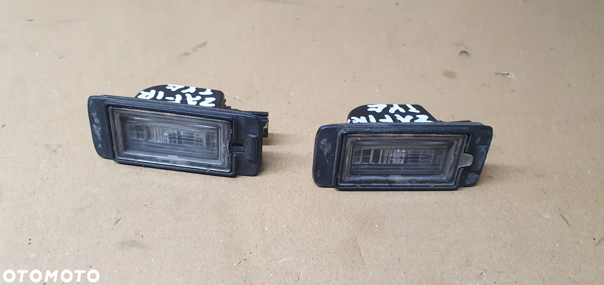 Lampka podświetlenie tablicy rejestracyjnej Opel Zafira C 13578958 - 1
