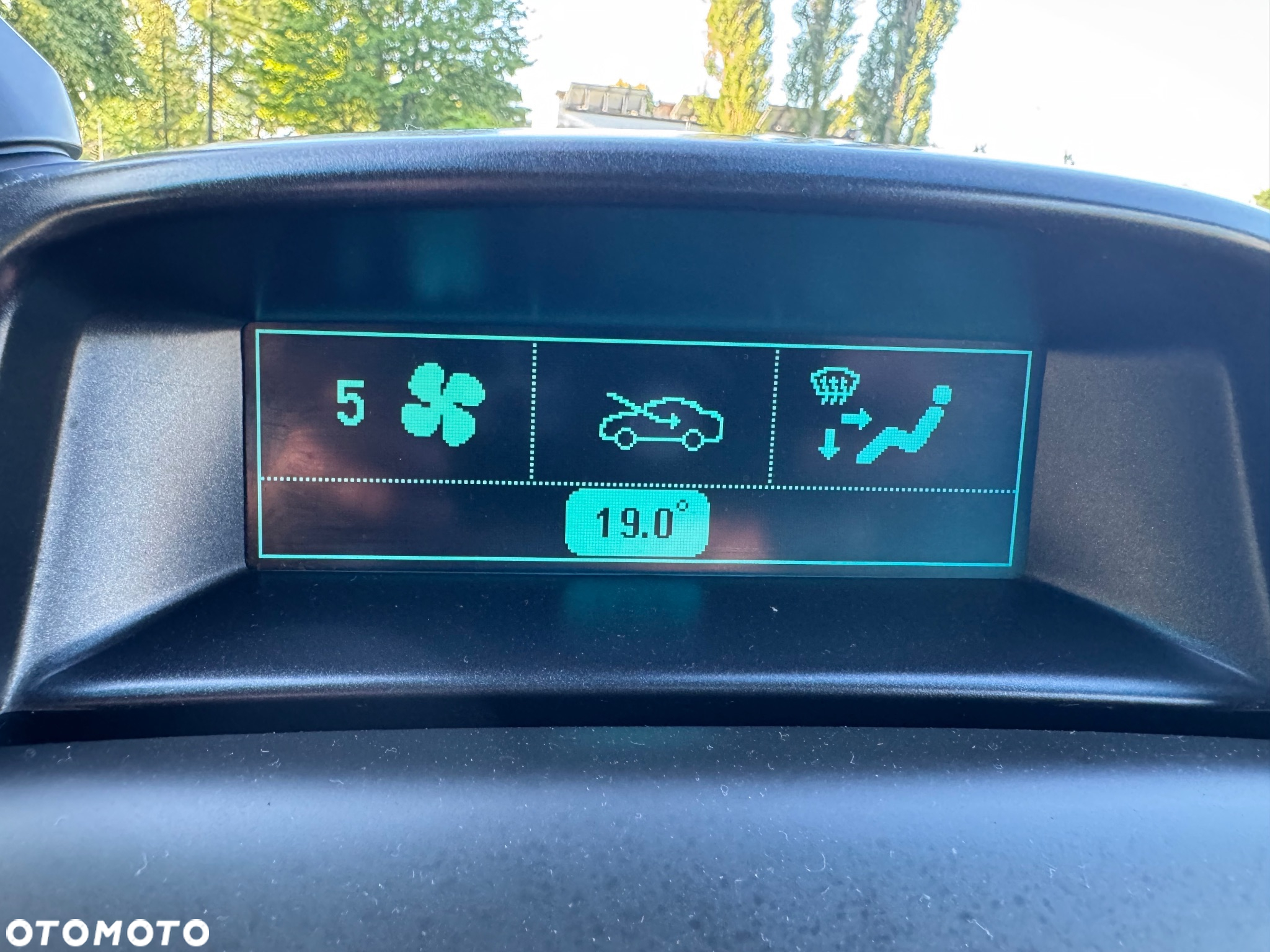 Chevrolet Orlando - 22