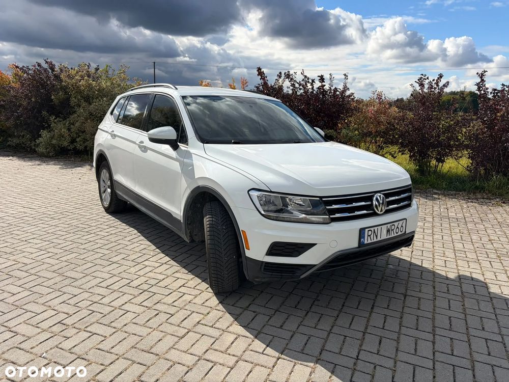 Volkswagen Tiguan - 1