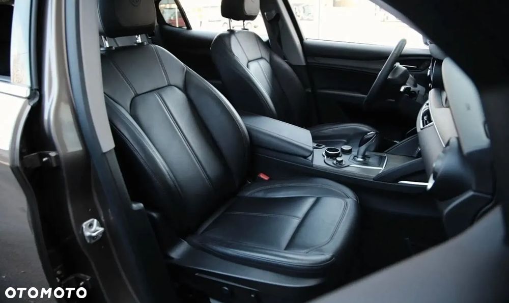 Alfa Romeo Stelvio - 6