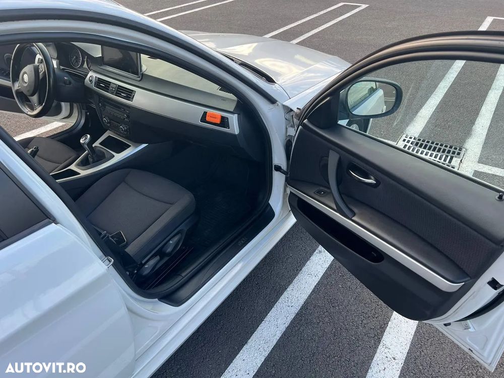 BMW Seria 3 318d - 25