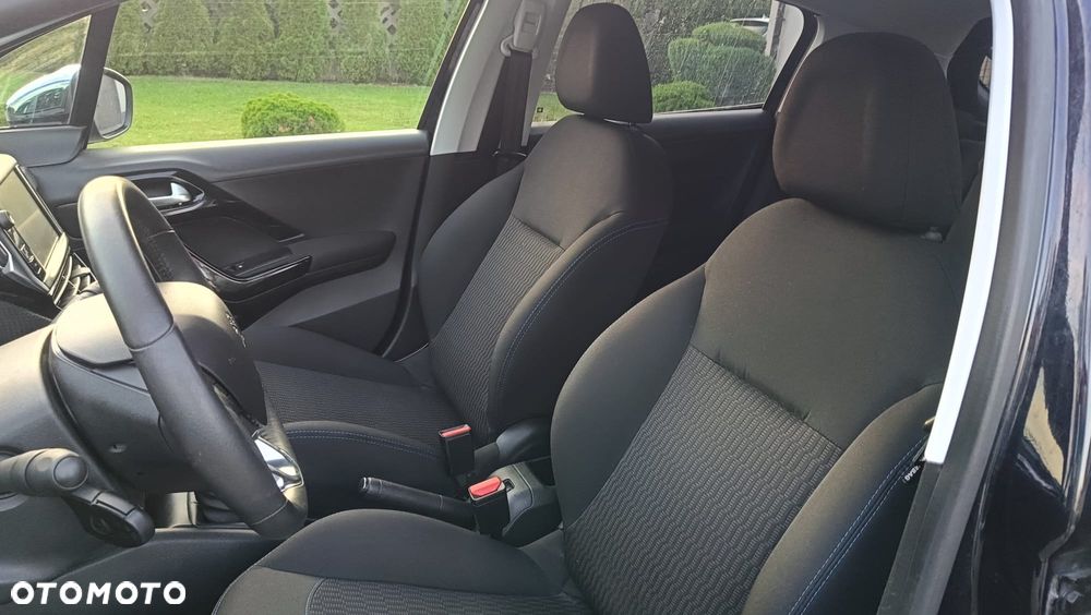 Peugeot 208 1.2 PureTech GPF Signature S&S - 11