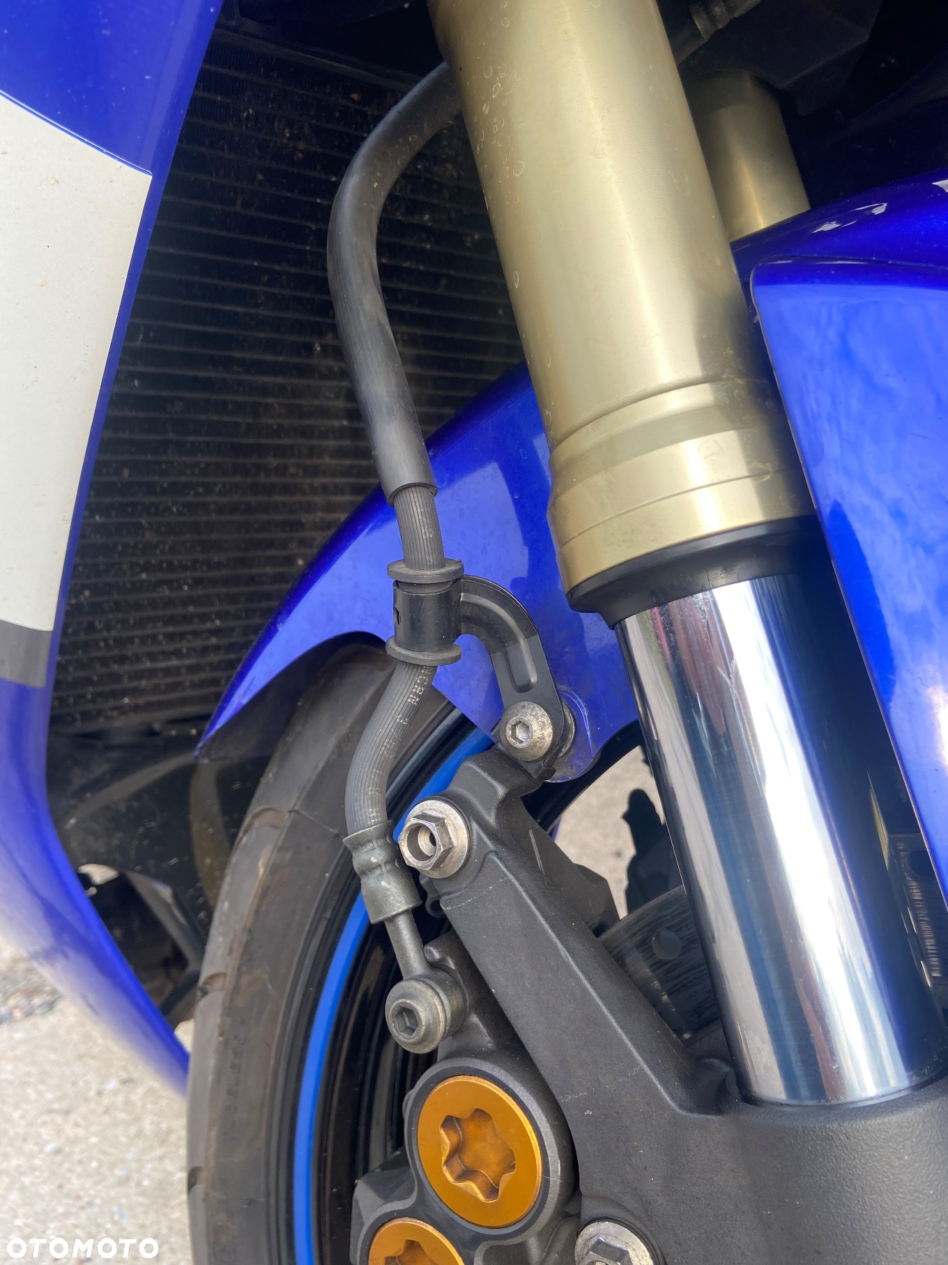 Yamaha R1 - 11