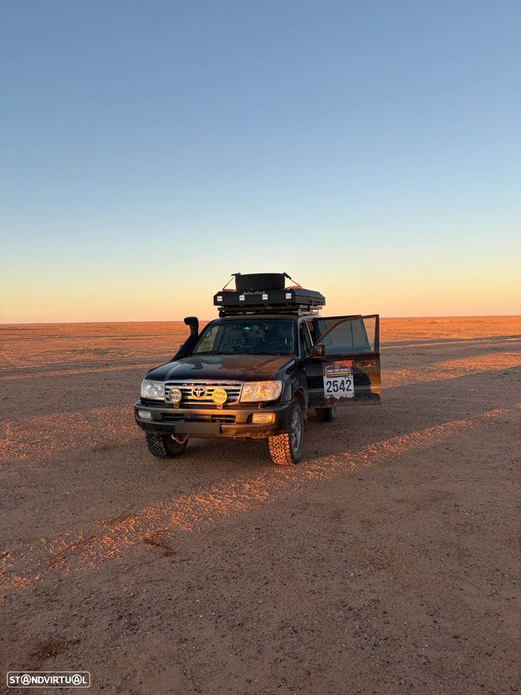 Toyota Land Cruiser - 1
