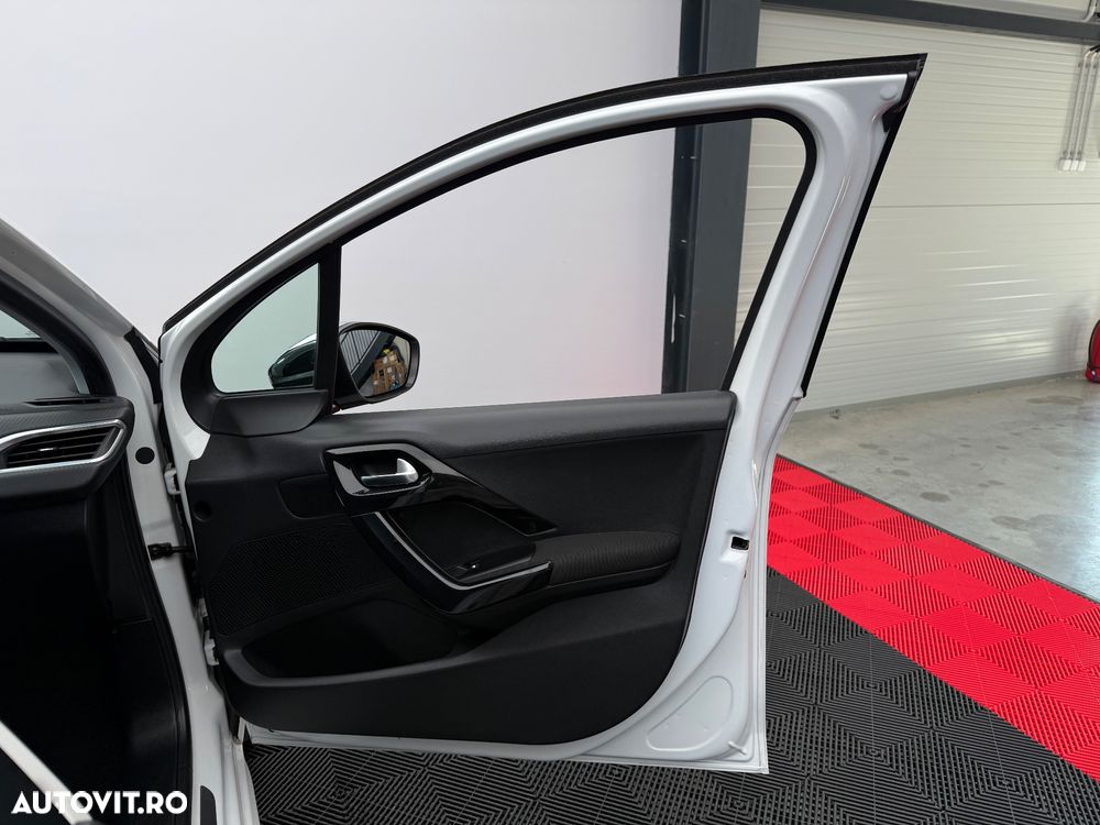 Peugeot 208 PureTech 82 Style - 26