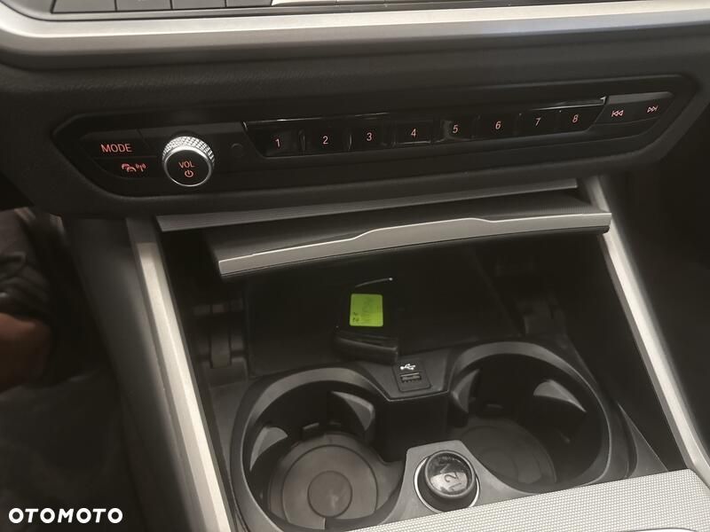 BMW Seria 3 318d MHEV - 17