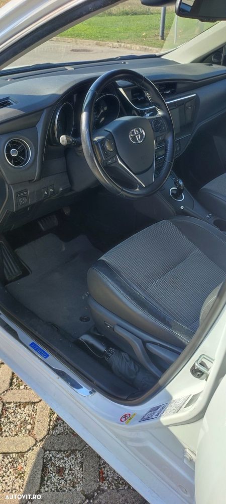 Toyota Auris 1.8 L VVT-i Hybrid Sol + - 5