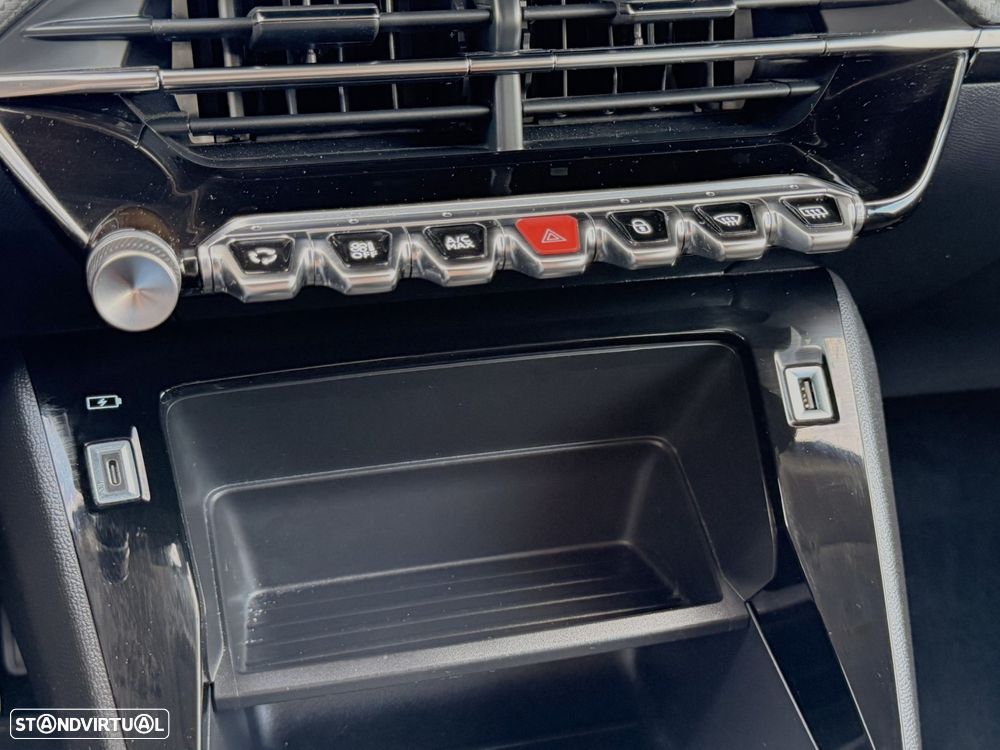 Peugeot 2008 1.2 PureTech Signature - 34