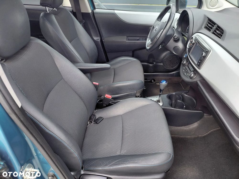 Toyota Yaris Hybrid 100 Premium - 21