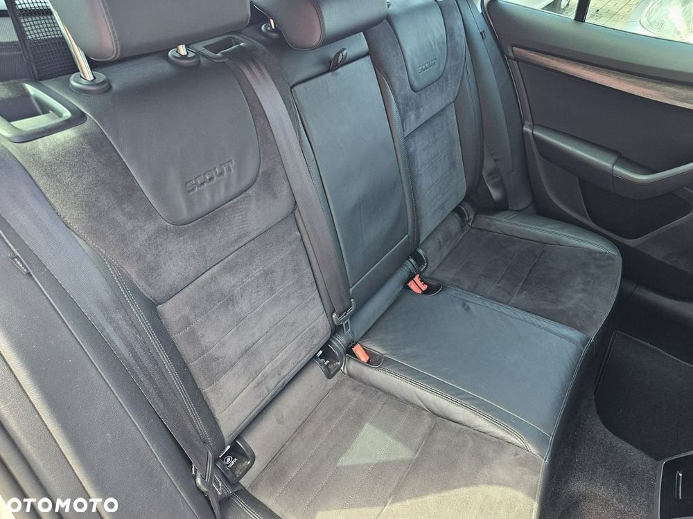 Skoda Octavia 2.0 TDI 4x4 DSG Scout - 16