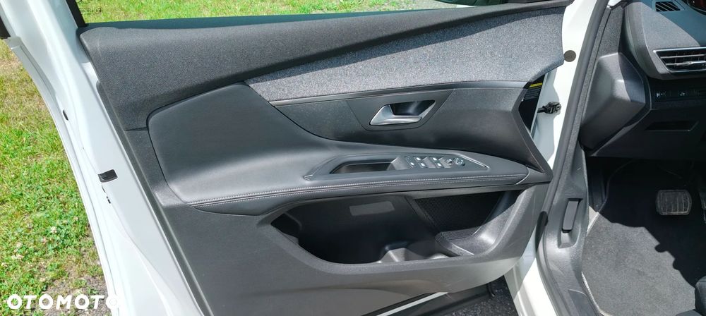 Peugeot 5008 BlueHDi 130 EAT8 Allure - 21