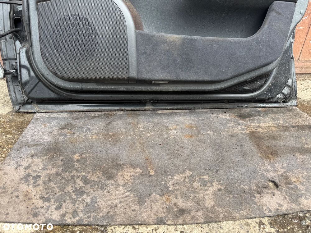 Drzwi prawe Mercedes C-Klasa W203 prawy przód przednie kolor 197 OE - 6