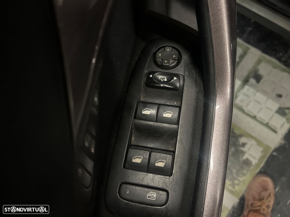 Peugeot 2008 1.2 PureTech Allure - 12
