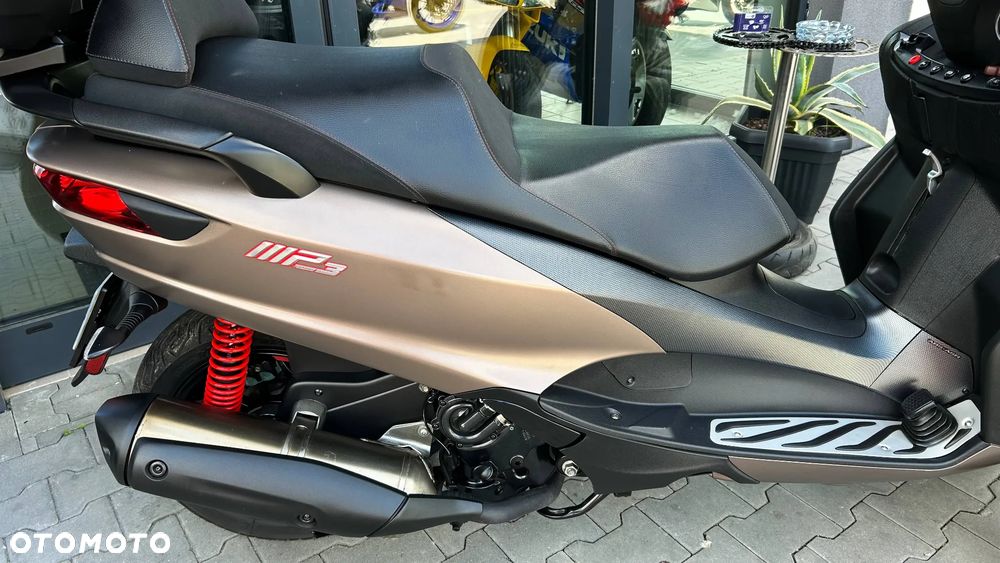 Piaggio MP-3 - 5
