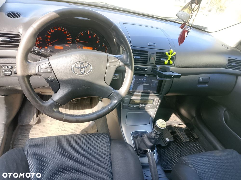 Toyota Avensis 2.0 D-4D Sol - 2