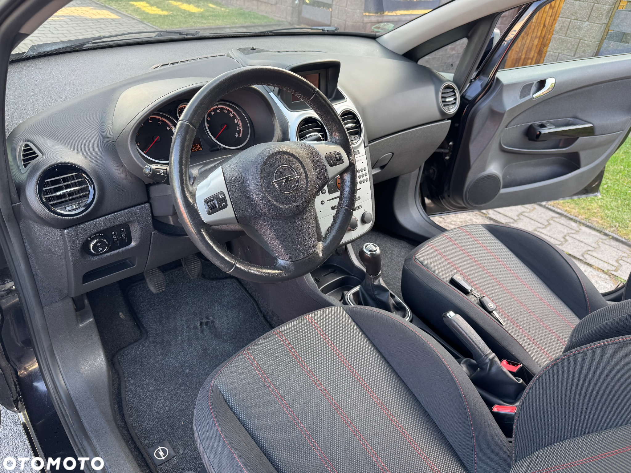 Opel Corsa 1.4 16V 150 Jahre - 14