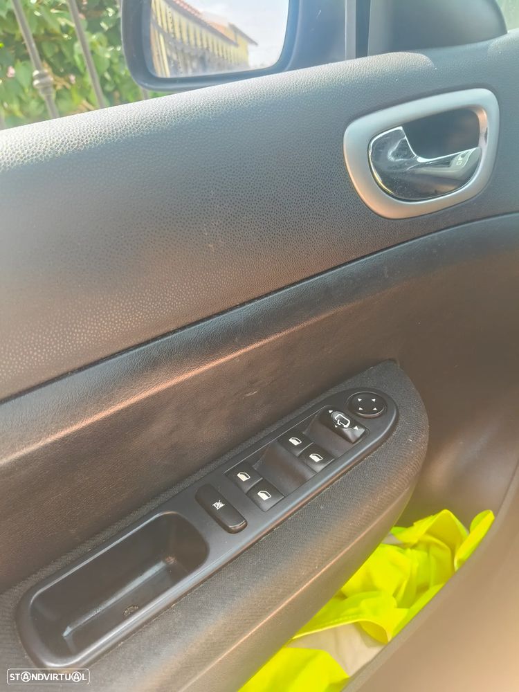 Peugeot 307 1.6 HDi Premium - 12