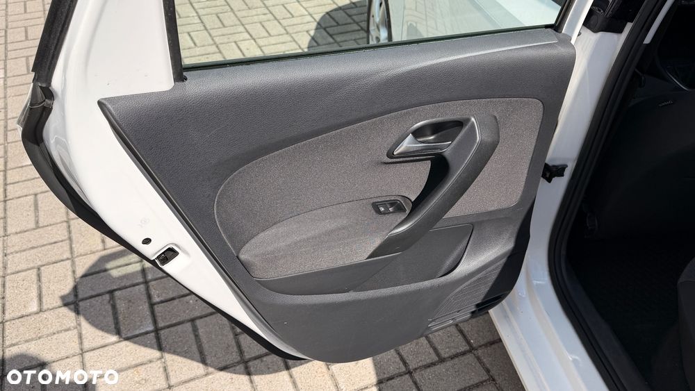 Volkswagen Polo 1.4 16V Comfortline - 12