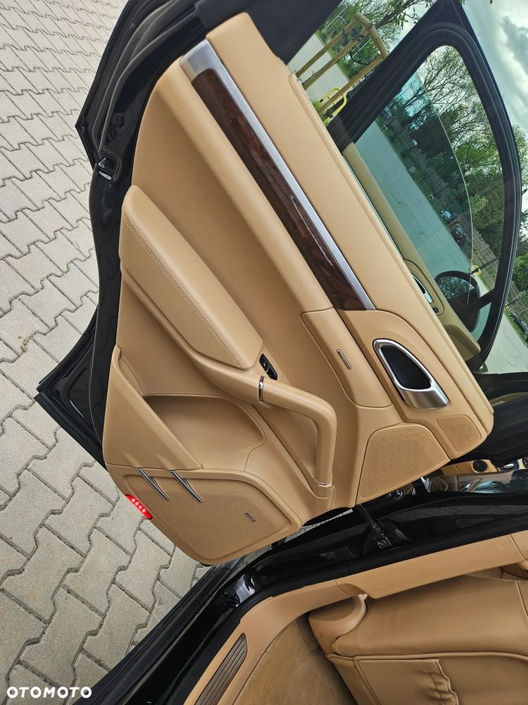 Porsche Cayenne - 22