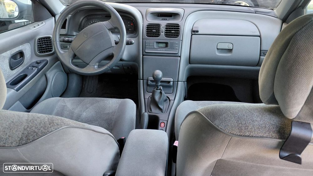 Renault Laguna Break 1.9 dTi RXE - 13