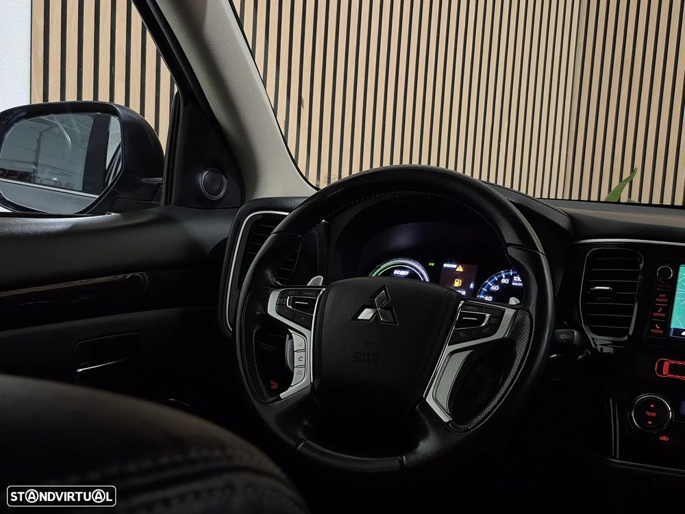 Mitsubishi Outlander 2.0 Intense Navi - 38