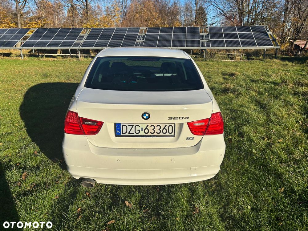 BMW Seria 3 320d xDrive DPF - 4