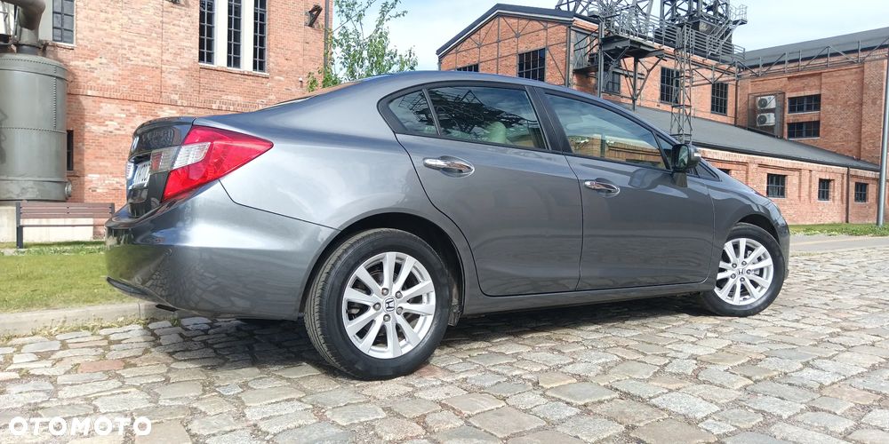 Honda Civic 1.8 Executive - 11