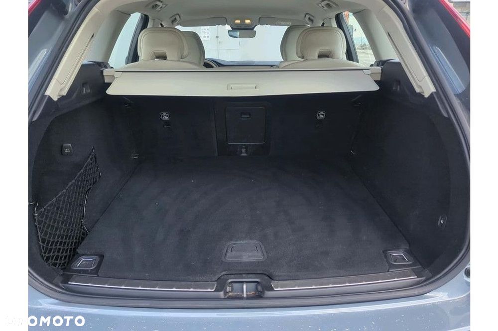 Volvo XC 60 B4 D AWD Plus Bright - 9