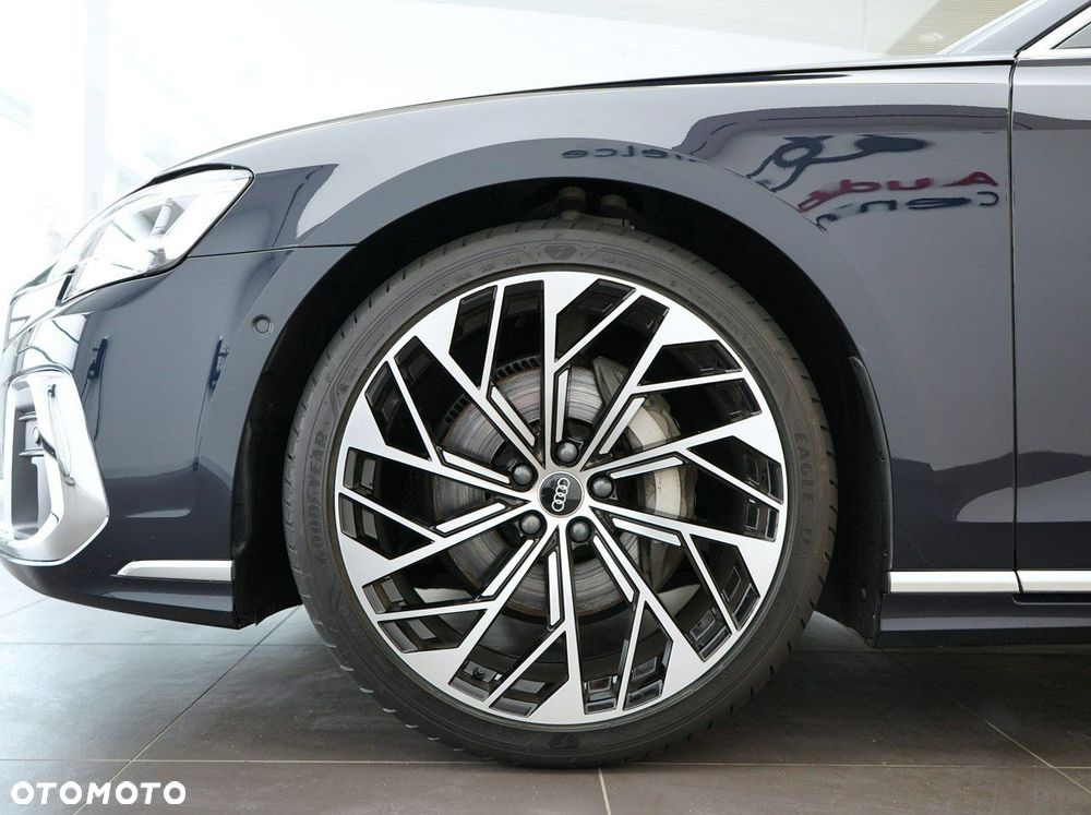Audi A8 - 8